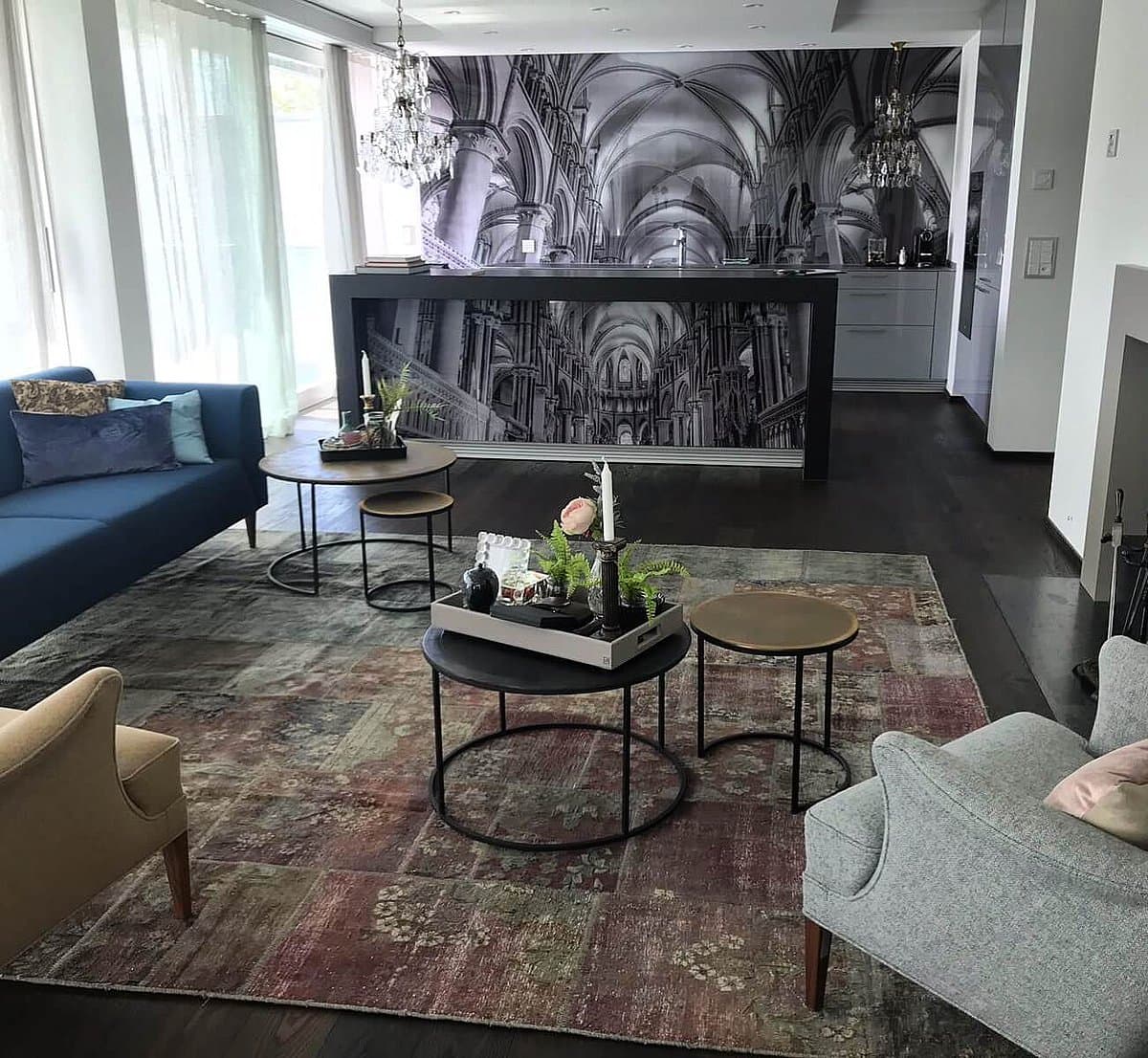 NEGRA Teppich-Showroom im Einrichtungshaus – Flächenlayout und Bemusterung
