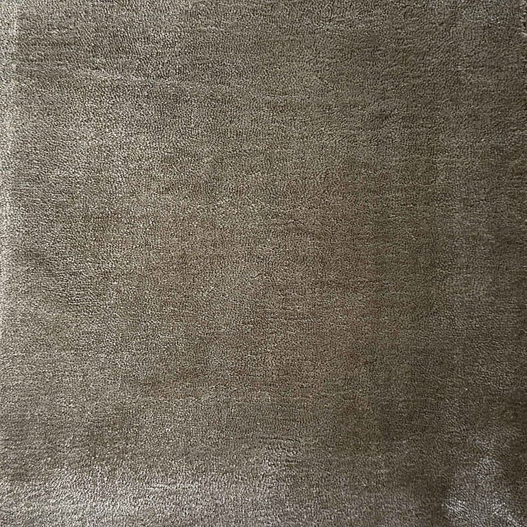 Aura 103 – Plain Collection · handgeknüpfter Designerteppich von NEGRA Zürich