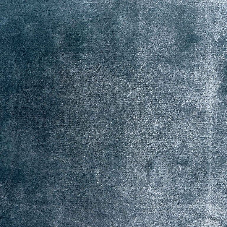 Aura 302 – Plain Collection · handgeknüpfter Designerteppich von NEGRA Zürich