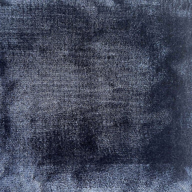 Aura 303 – Plain Collection · handgeknüpfter Designerteppich von NEGRA Zürich