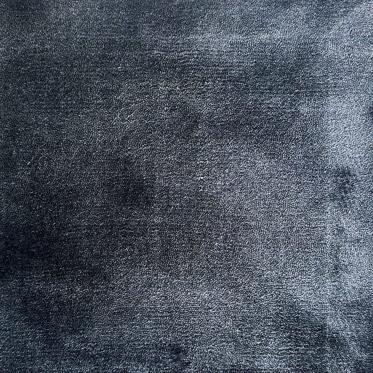 Aura 304 – Plain Collection · handgeknüpfter Designerteppich von NEGRA Zürich