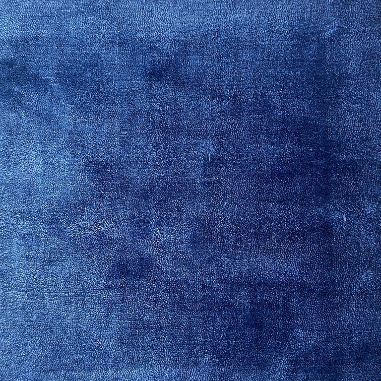 Aura 305 – Plain Collection · handgeknüpfter Designerteppich von NEGRA Zürich
