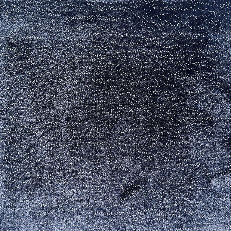 Aura Dots 303 – Plain Collection · handgeknüpfter Designerteppich von NEGRA Zürich