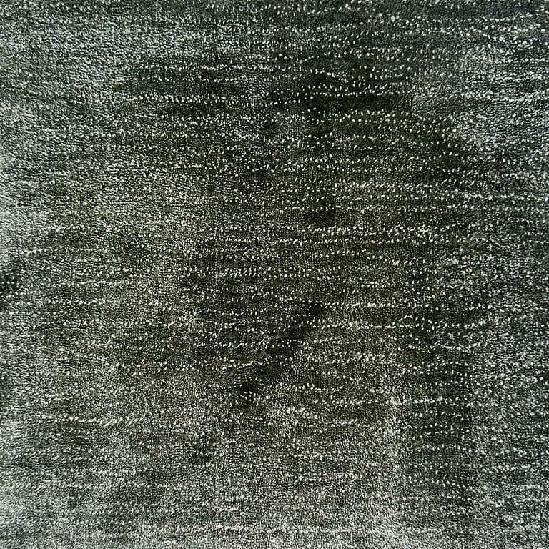 Aura Dots 504 – Plain Collection · handgeknüpfter Designerteppich von NEGRA Zürich