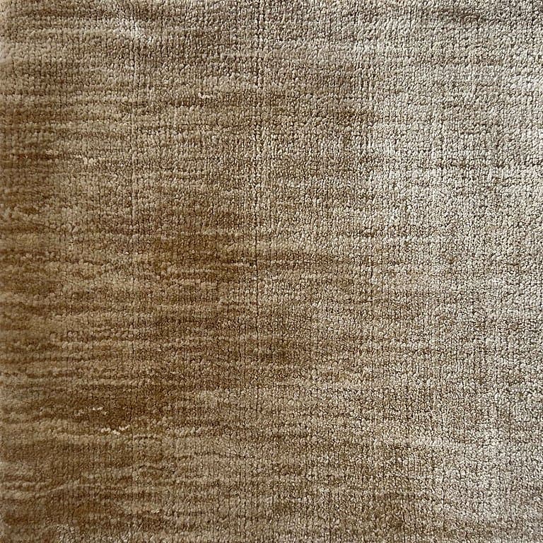 Aura Stripes 102 – Plain Collection · handgeknüpfter Designerteppich von NEGRA Zürich