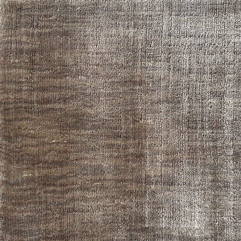 Aura Stripes 103 – Plain Collection · handgeknüpfter Designerteppich von NEGRA Zürich
