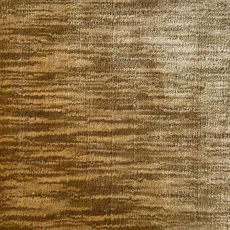 Aura Stripes 104 – Plain Collection · handgeknüpfter Designerteppich von NEGRA Zürich