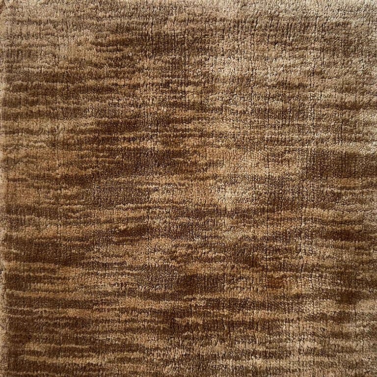 Aura Stripes 106 – Plain Collection · handgeknüpfter Designerteppich von NEGRA Zürich