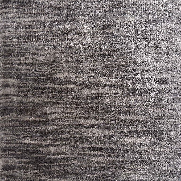 Aura Stripes 204 – Plain Collection · handgeknüpfter Designerteppich von NEGRA Zürich