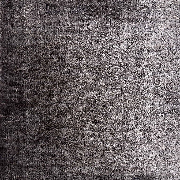 Aura Stripes 205 – Plain Collection · handgeknüpfter Designerteppich von NEGRA Zürich