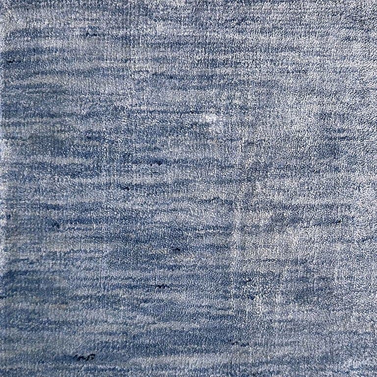 Aura Stripes 301 – Plain Collection · handgeknüpfter Designerteppich von NEGRA Zürich