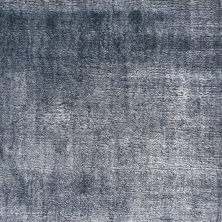 Aura Stripes 302 – Plain Collection · handgeknüpfter Designerteppich von NEGRA Zürich
