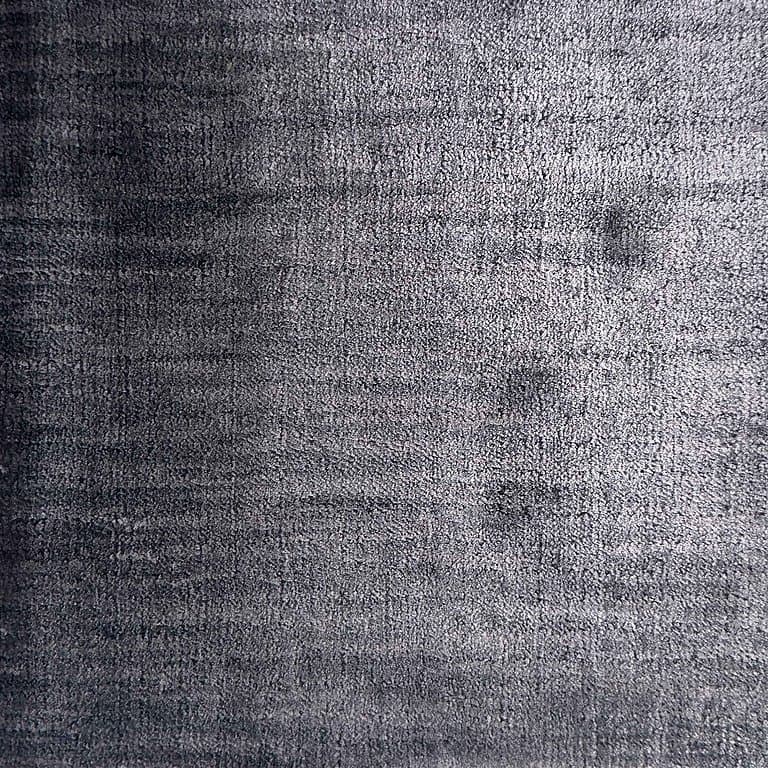 Aura Stripes 304 – Plain Collection · handgeknüpfter Designerteppich von NEGRA Zürich