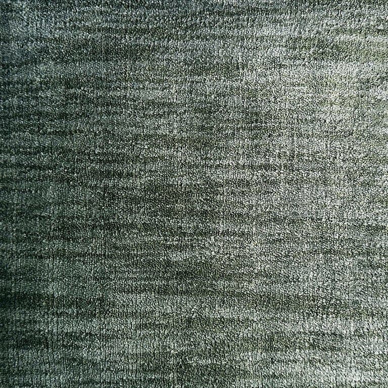 Aura Stripes 505 – Plain Collection · handgeknüpfter Designerteppich von NEGRA Zürich