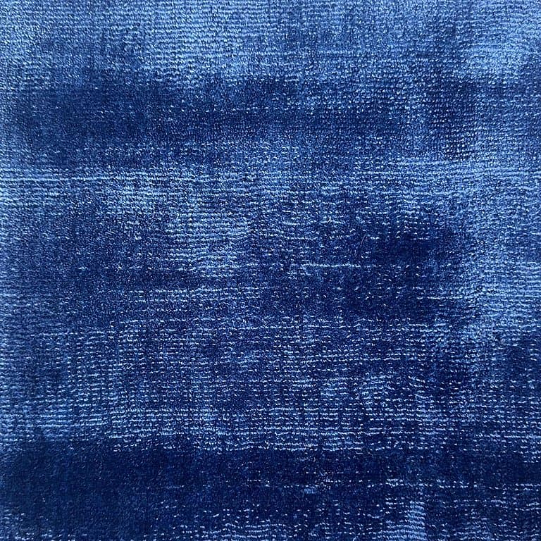 Aura Swatch 305 – Plain Collection · handgeknüpfter Designerteppich von NEGRA Zürich